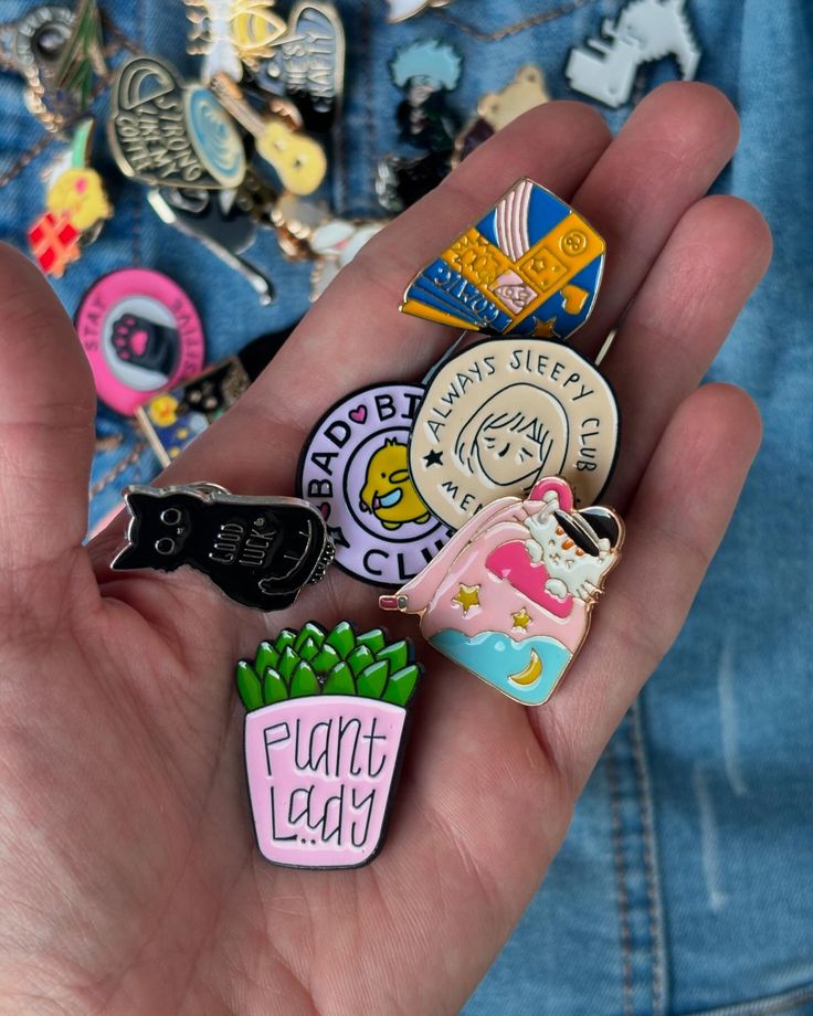 Pines Metálicos Personalizados