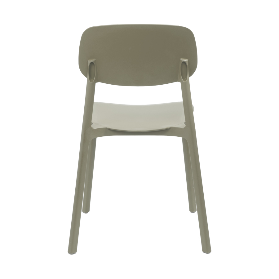 Silla apilable de plástico rígido 